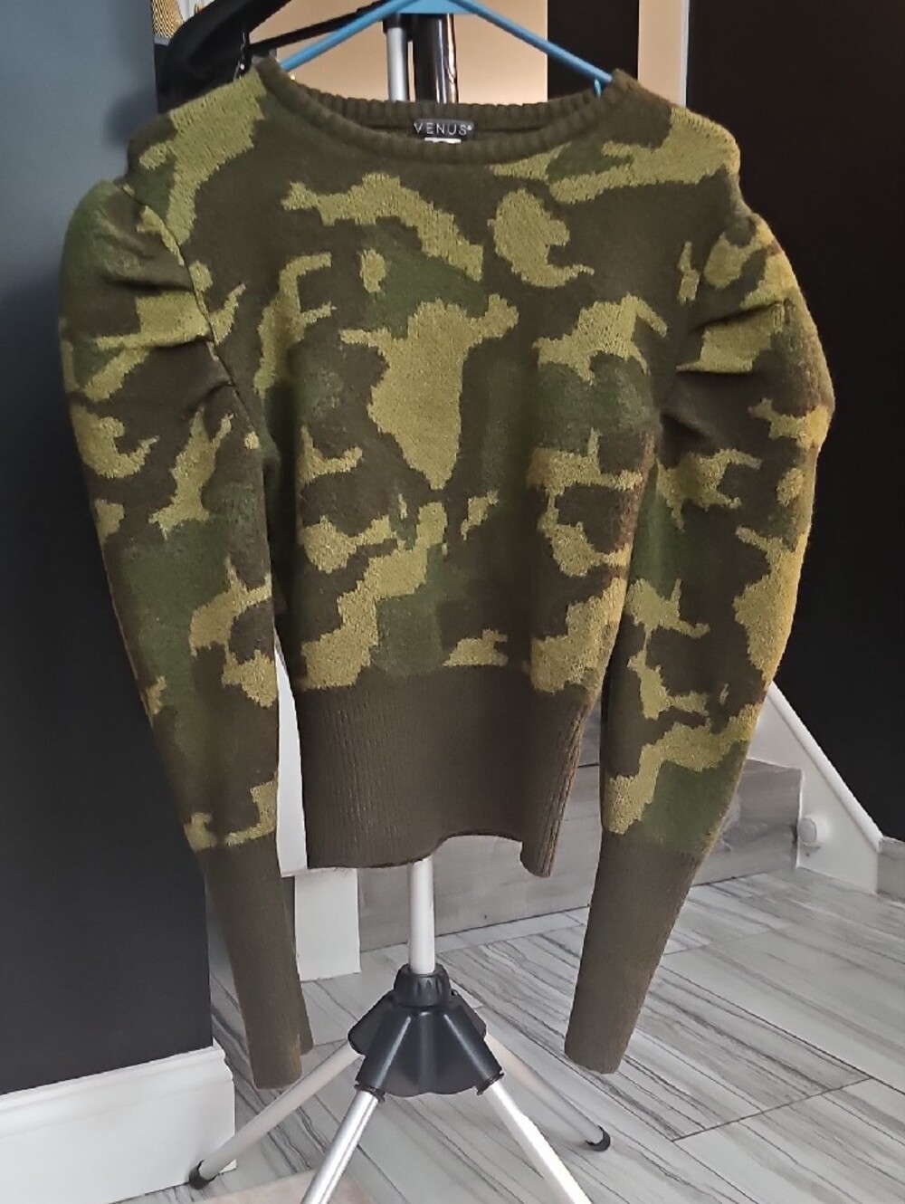 Cute and stylish 4-piece women’s sweater bundle featuring Express, Venus, and LC - Picture 8 of 13
